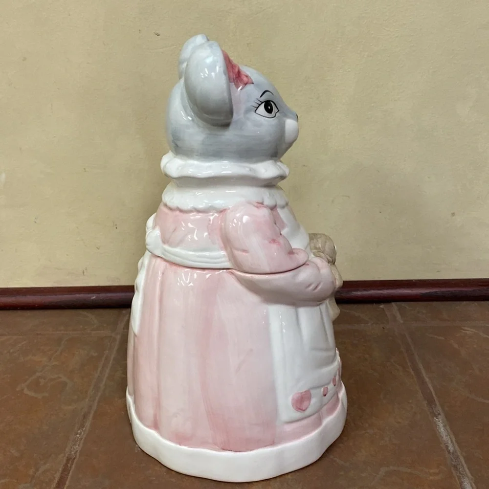 VINTAGE MELINDA MOUSE WITH A TEDDY BEAR COOKIE JAR FROM THE HOUSE OF LLOYD 1990
